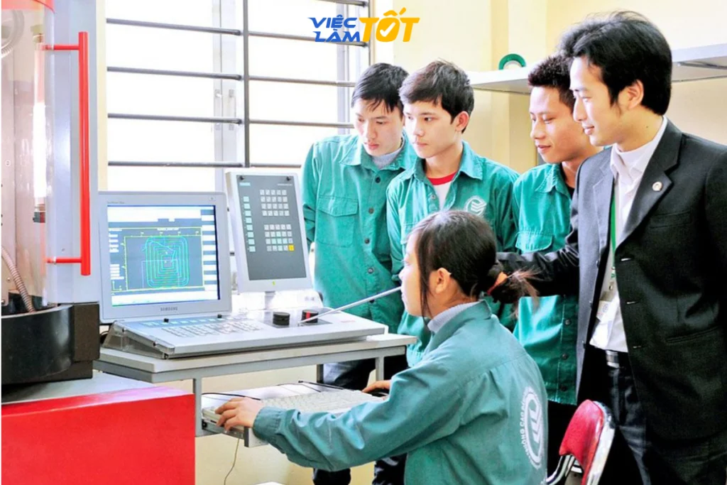 Nâng cao chuyên môn là yếu tố tiên quyết của nghề công nhân