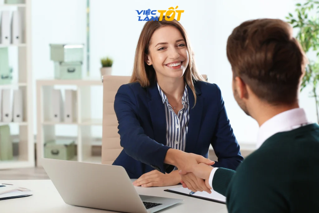 Ký kết hợp đồng lao động thành công