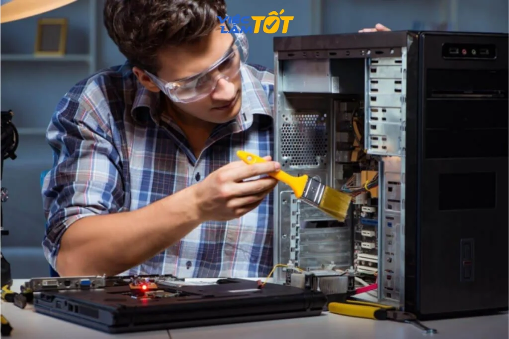 Vệ sinh máy tính định kỳ là công việc quen thuộc mang lại nguồn thu ổn định