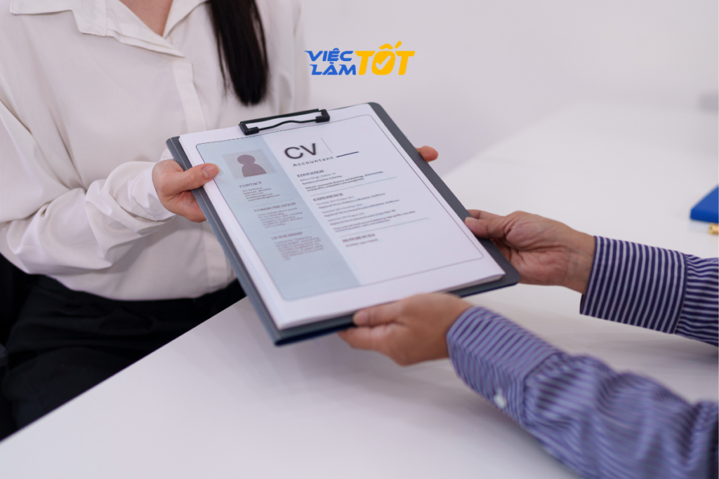 CV thực tập là gì? Đây chính là "tấm vé" đầu tiên đưa sinh viên bước vào môi trường làm việc chuyên nghiệp