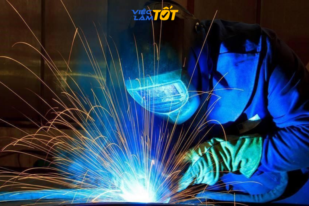 Thợ hàn là một nghề có nhu cầu tuyển dụng cực kỳ lớn và không lo thất nghiệp hiện nay