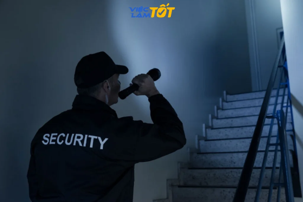 Sự vất vả của nghề bảo vệ