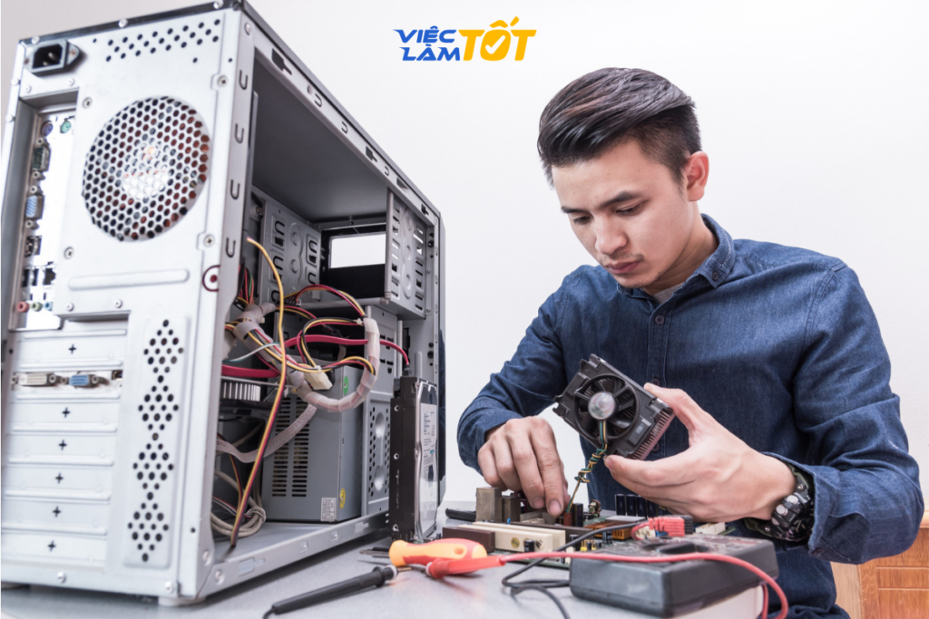 Kỹ thuật viên máy tính là gì và công việc thực tế
