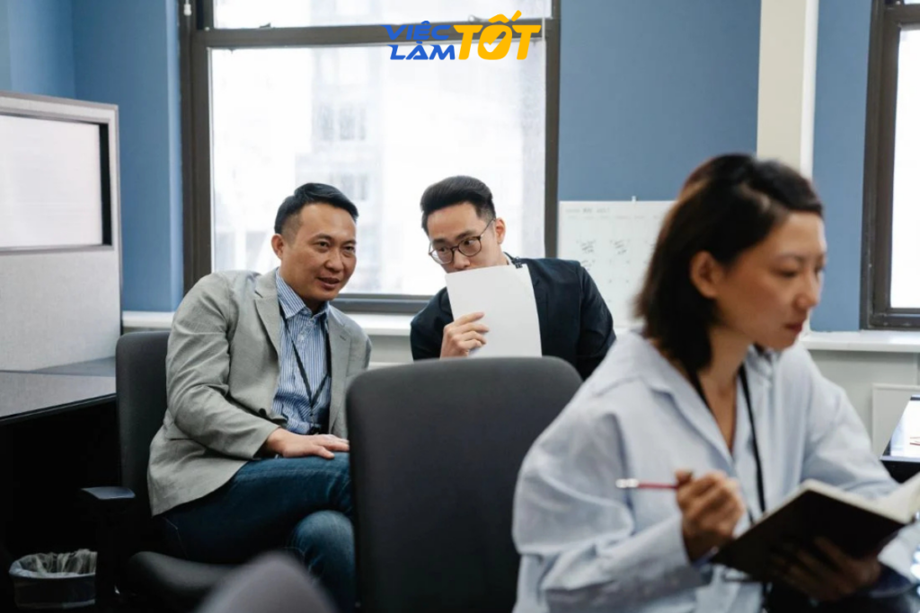 Hội buôn chuyện công sở