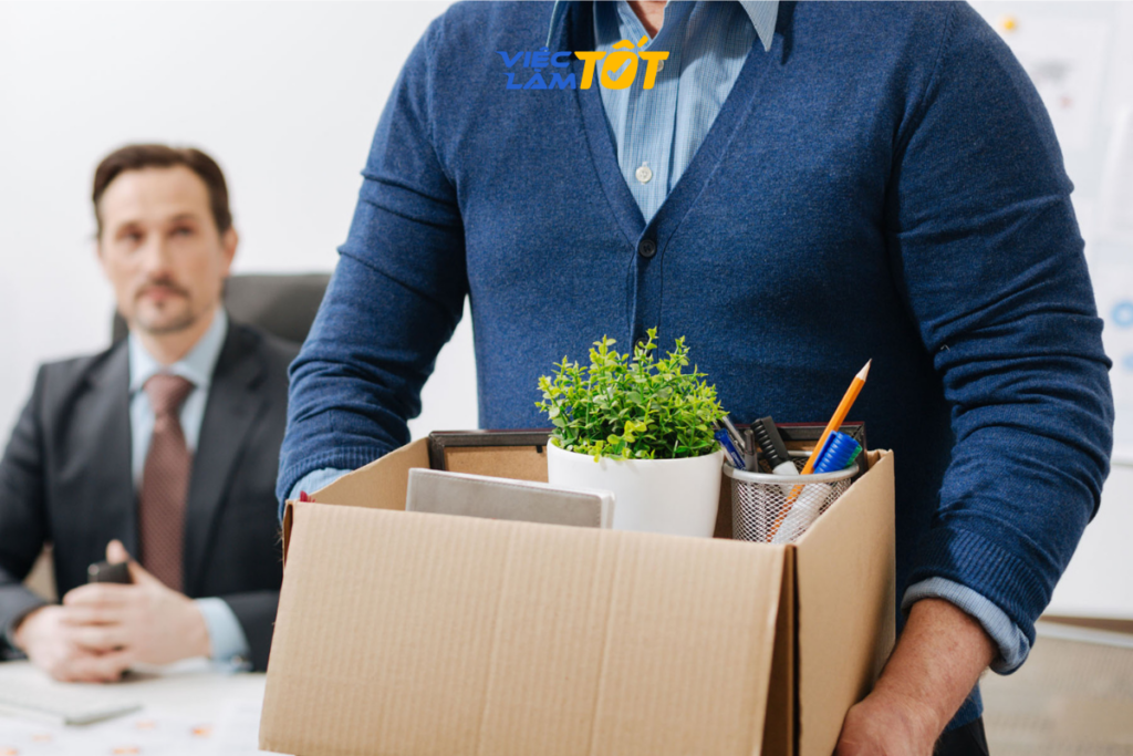 Trợ cấp thôi việc và trợ cấp mất việc