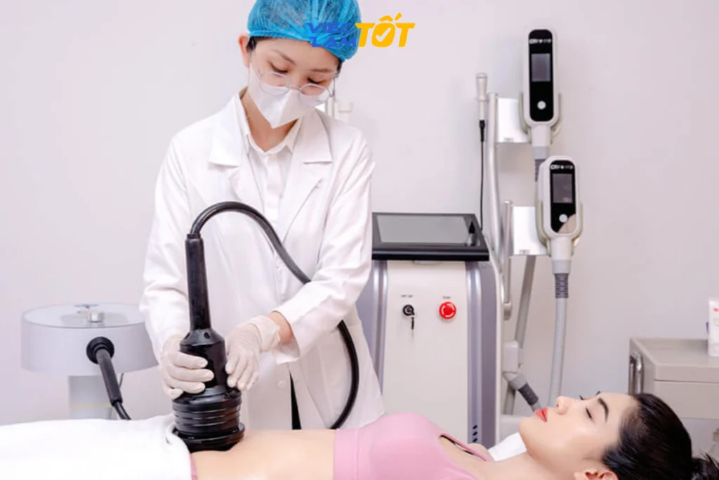 Kỹ thuật viên spa phải thành thạo việc sử dụng các thiết bị thẩm mỹ công nghệ cao
