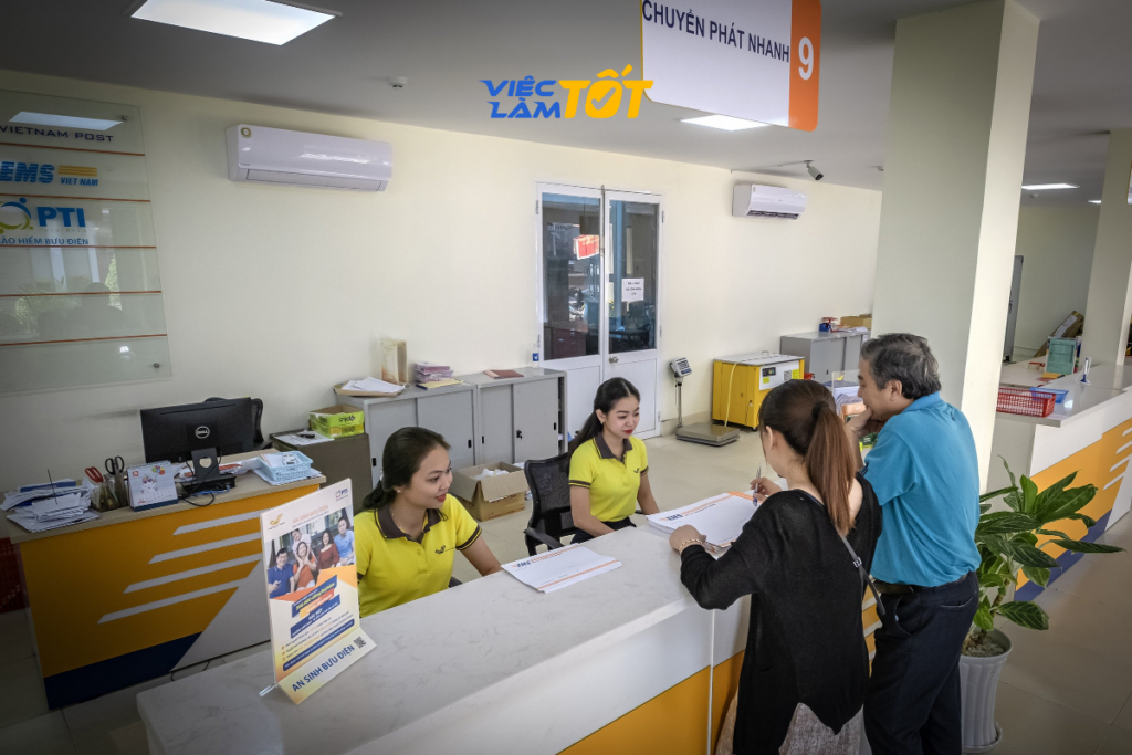 Môi trường chuyên nghiệp giúp giao dịch viên rèn luyện tác phong làm việc chuẩn mực