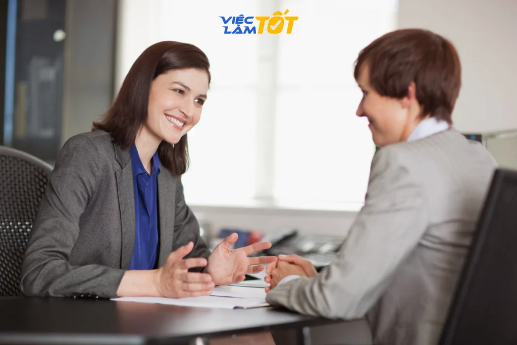 Ứng viên đặt câu hỏi cho nhà tuyển dụng để ghi điểm
