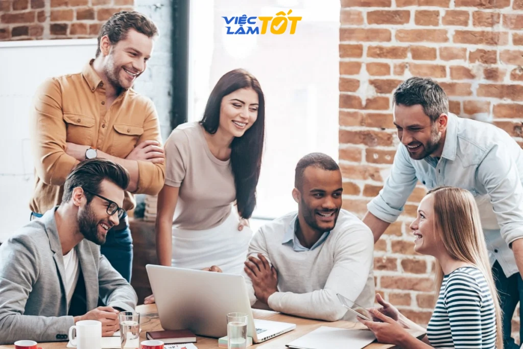 Chủ động bắt chuyện tại nơi làm việc