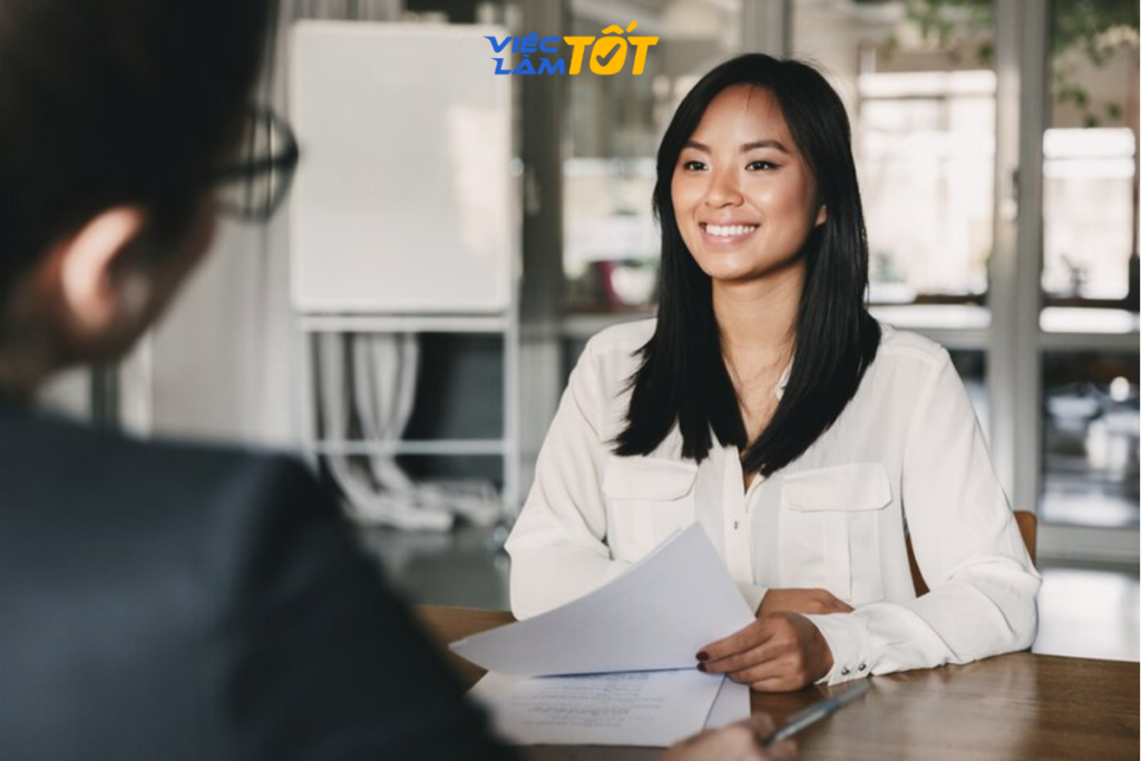 Luyện tập cùng người thân giúp bạn quen dần với áp lực câu hỏi