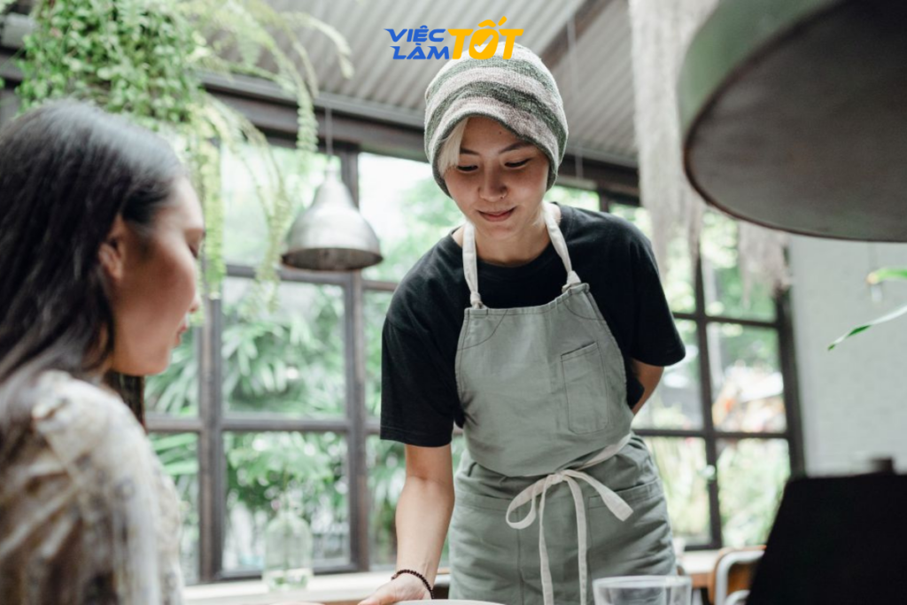 Áp lực của nhân viên phục vụ là gì