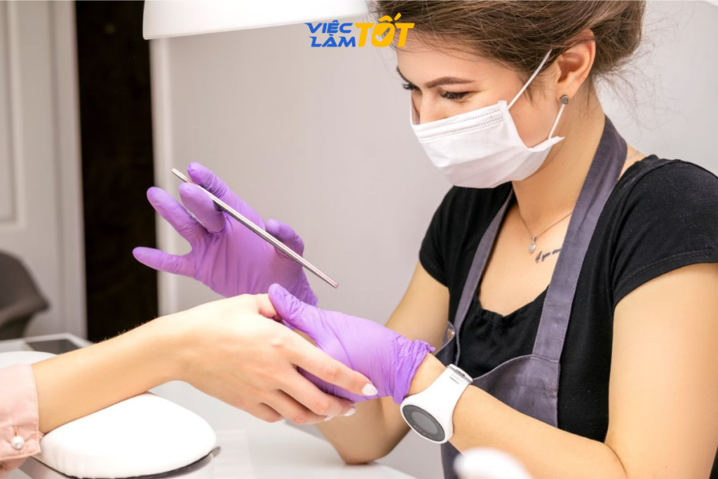Thợ làm nail bảo vệ sức khỏe