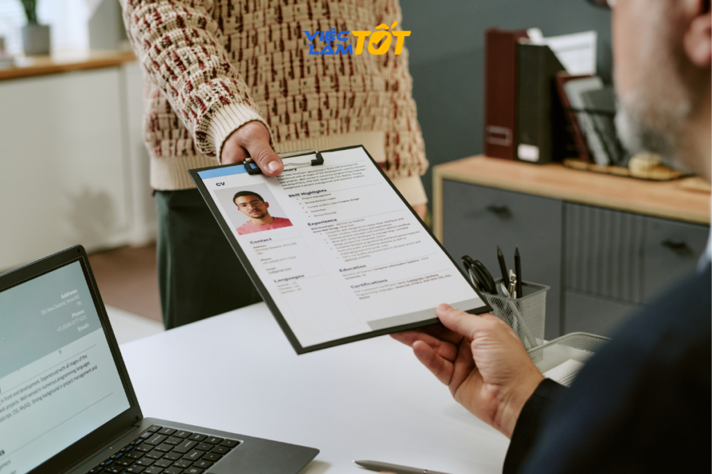 Văn phòng công chứng hiện đại phục vụ người dân