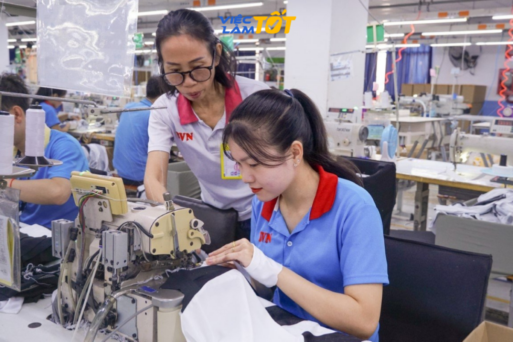 Nỗ lực học hỏi và thể hiện năng lực xuất sắc sẽ giúp bạn nhanh chóng thăng tiến lên vị trí quản lý