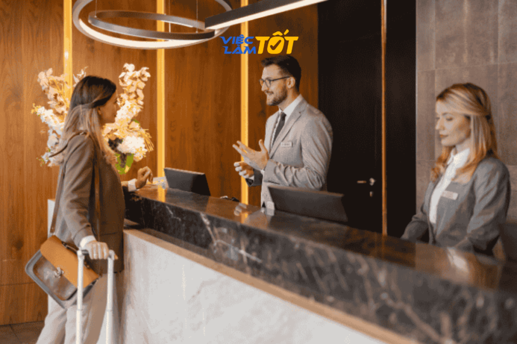 Quy trình check-in và check-out đòi hỏi sự chính xác và nhanh nhẹn từ lễ tân khách sạn