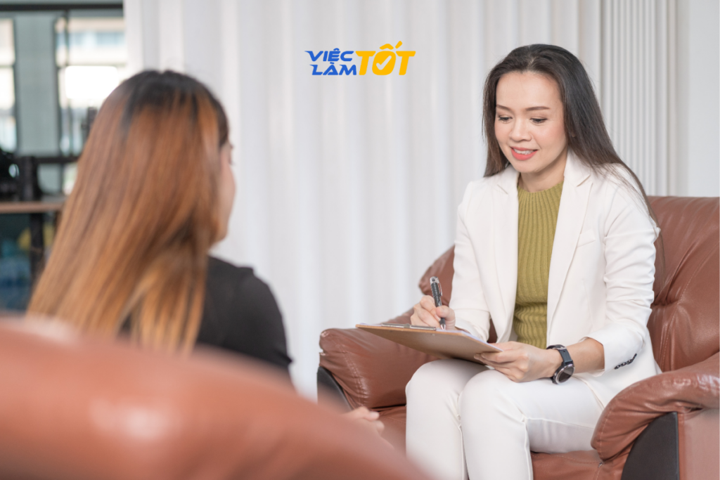 Kinh nghiệm phỏng vấn sale cốt lõi là khả năng tự tin và thuyết phục nhà tuyển dụng ngay từ lần đầu gặp mặt]
