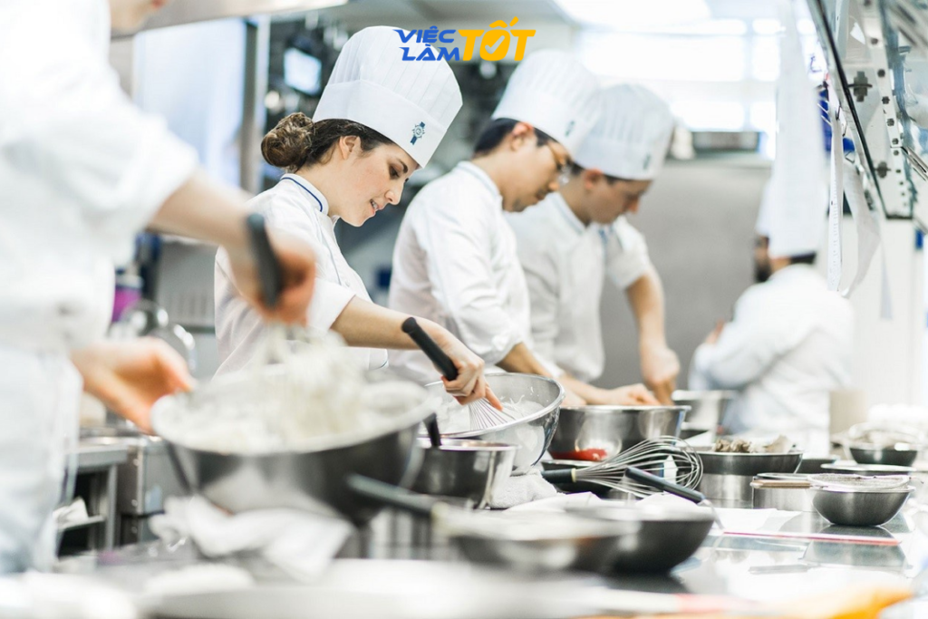 Chân dung công việc phụ bếp thực tế tại nhà hàng
