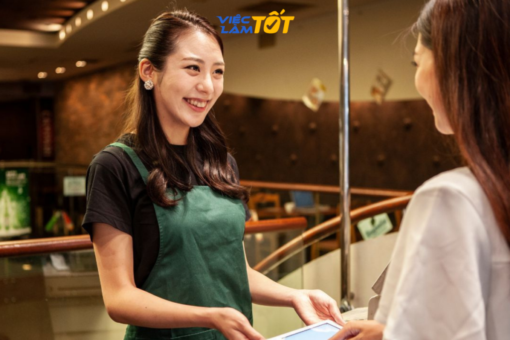 Hiểu đúng nhân viên phục vụ là gì giúp bạn dễ dàng thích nghi với công việc