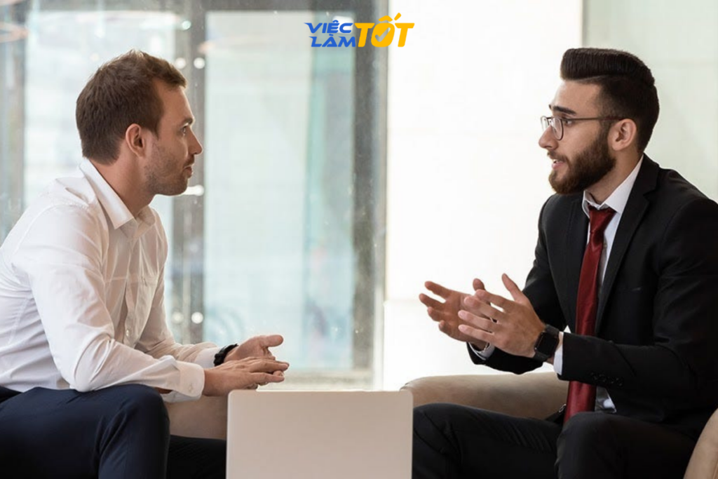 Chủ động kết nối với quản lý cũ là một bước đi thông minh giúp bạn dễ dàng xin việc lại