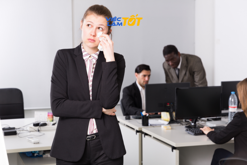 Đừng quên tìm hiểu kỹ văn hóa và phúc lợi của công ty mới trước khi đặt bút ký hợp đồng