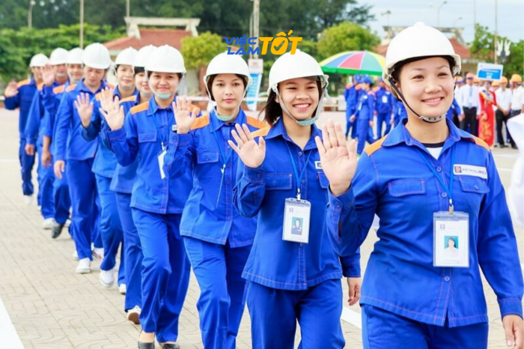 Công nhân thời vụ đóng vai trò quan trọng trong việc đảm bảo tiến độ sản xuất của doanh nghiệp