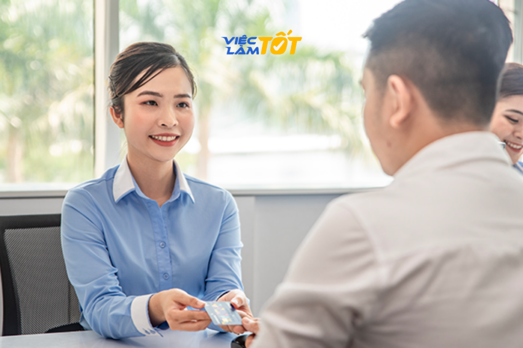 Giao dịch viên là người giữ vai trò quan trọng trong việc xây dựng hình ảnh chuyên nghiệp của doanh nghiệp