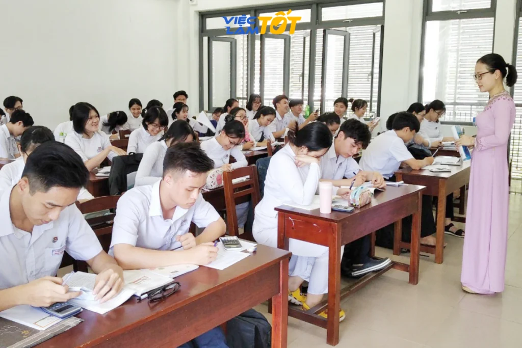 Cơ hội phát triển nghề giáo viên bậc trung học