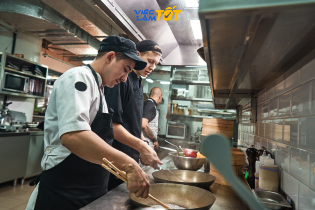 Khó khăn của nghề phụ bếp