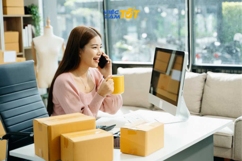 CTV đang nghiên cứu kỹ thông tin sản phẩm