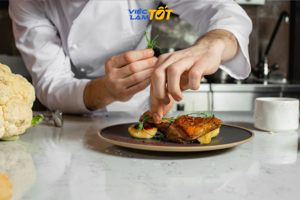 Vị trí phụ bếp là bước đệm vững chắc và cần thiết cho những ai đam mê con đường ẩm thực