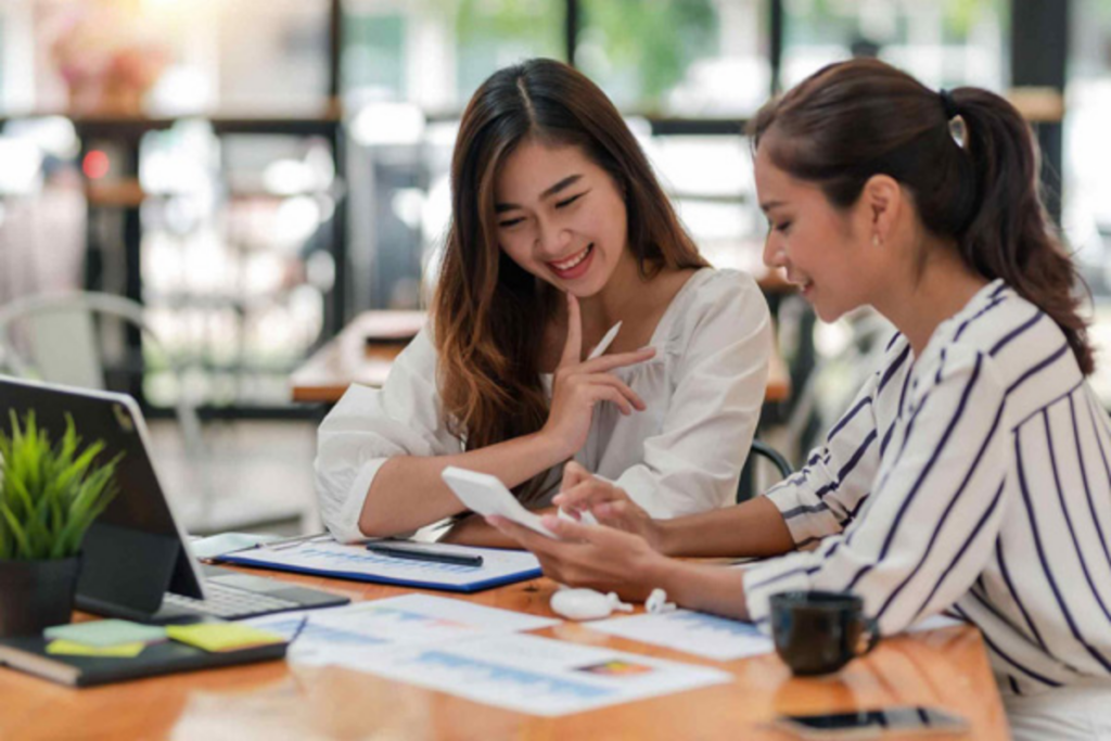 Thu nhập của nghề sale marketing là không có giới hạn, tùy thuộc hoàn toàn vào nỗ lực cá nhân