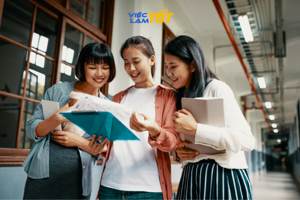 Ứng viên gọi điện trao đổi trực tiếp với nhà tuyển dụng