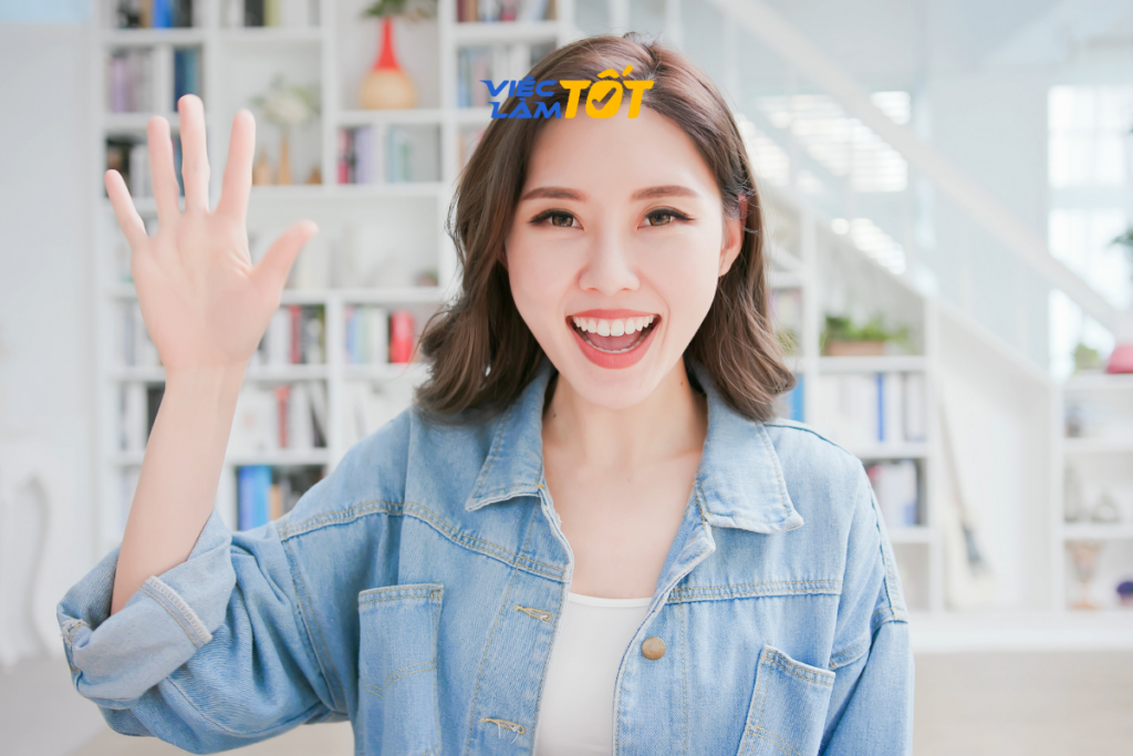 Quay video và xem lại là cách nhanh nhất để hoàn thiện kỹ năng giới thiệu bản thân
