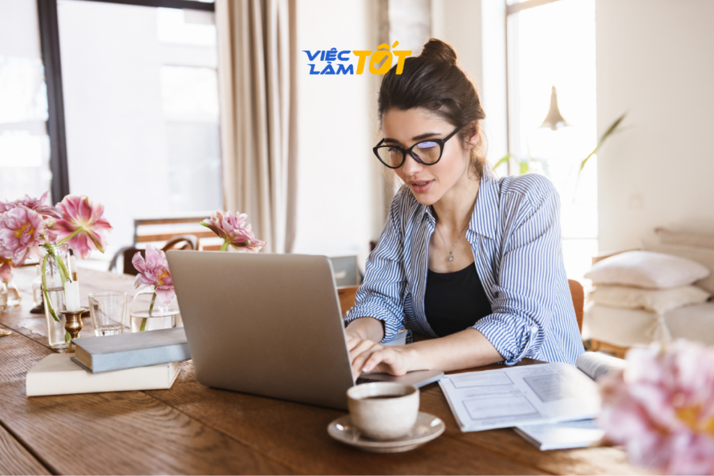 Làm việc trái ngành là gì? Đây là hành trình thách thức nhưng đầy hứa hẹn cho những ai dám thay đổi]
