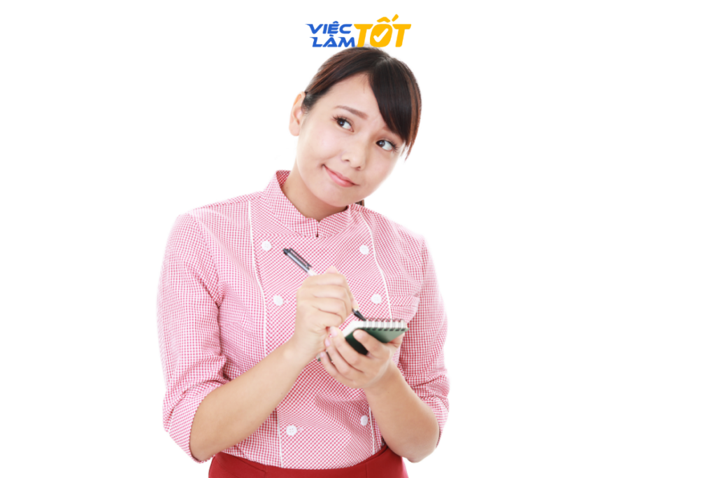 Nhân viên phục vụ đang ghi order chuyên nghiệp tại một nhà hàng sang trọng