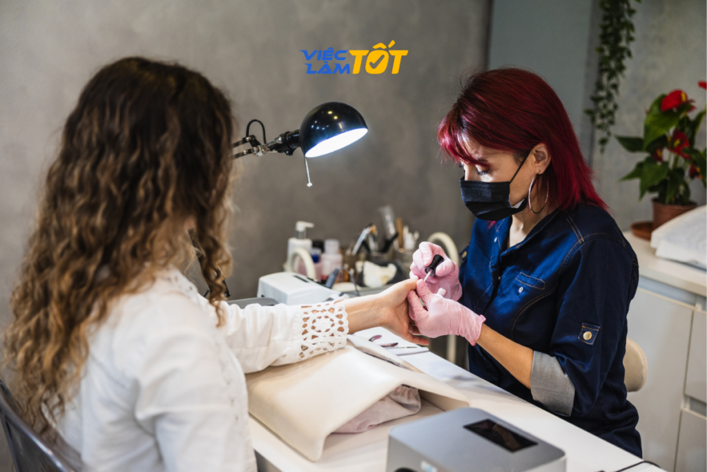 Trang thiết bị hiện đại giúp quy trình làm nail trở nên chuyên nghiệp và an toàn hơn]
