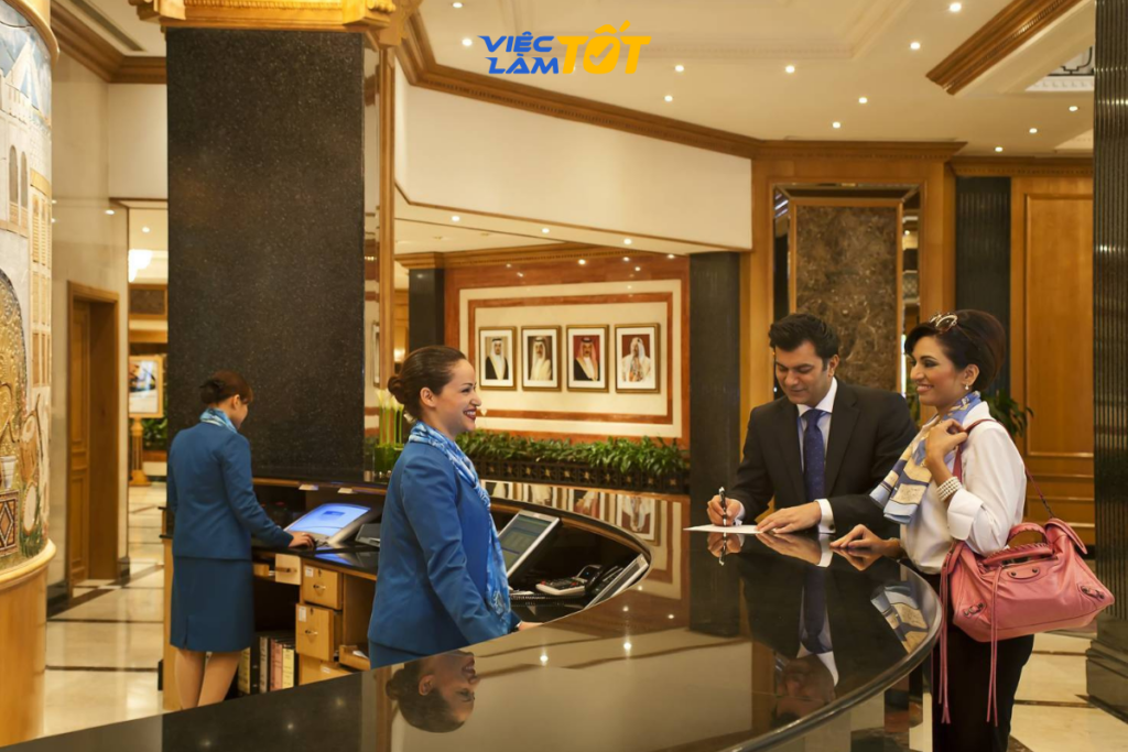 lễ tân khách sạn là bộ mặt đại diện cho chất lượng dịch vụ]