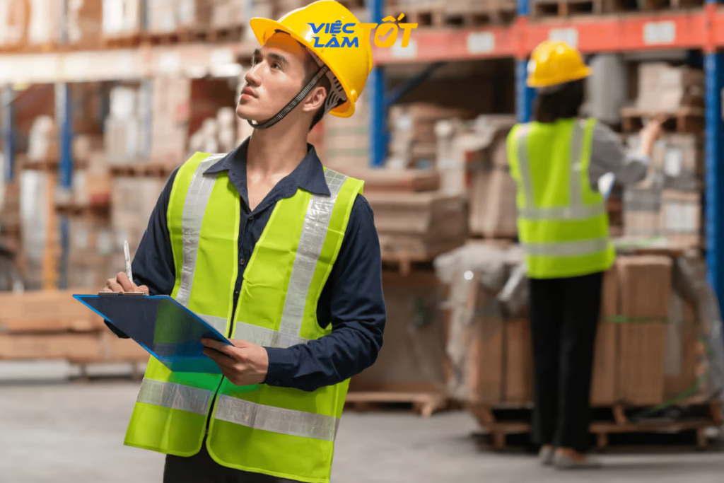 Trang bị đầy đủ đồ bảo hộ là nguyên tắc bất di bất dịch để phòng tránh các tai nạn lao động đáng tiếc