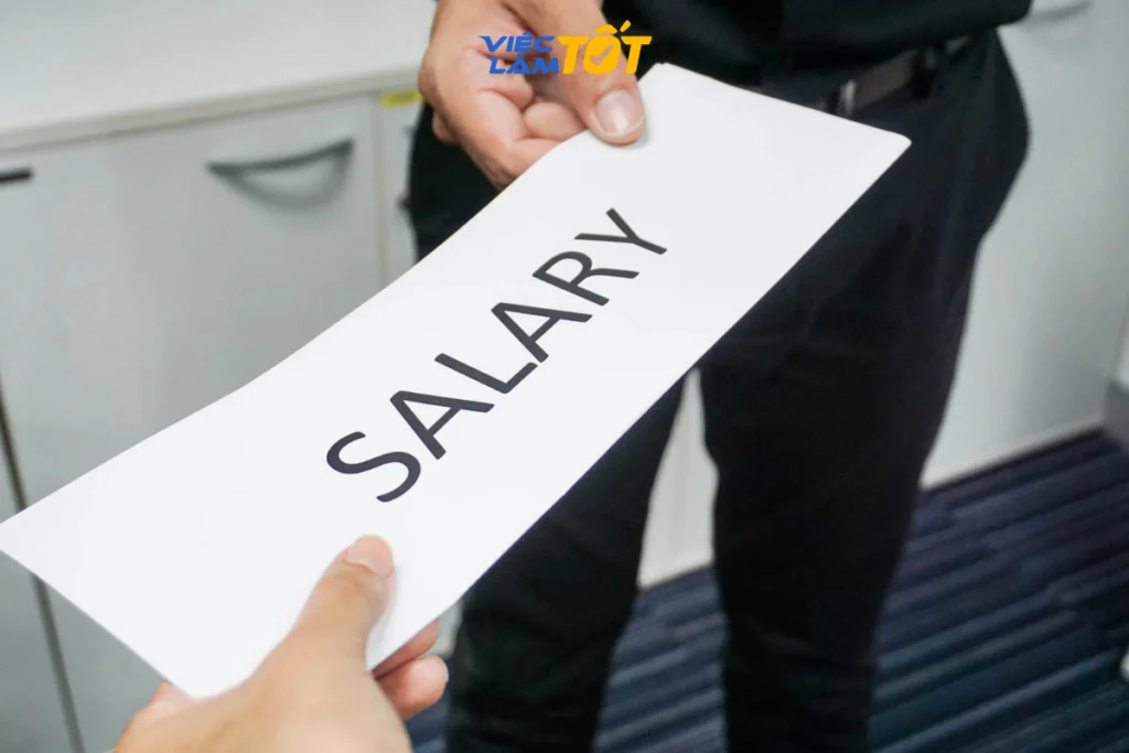 Lương cơ bản và phụ cấp là những yếu tố quyết định thu nhập hàng tháng của bạn