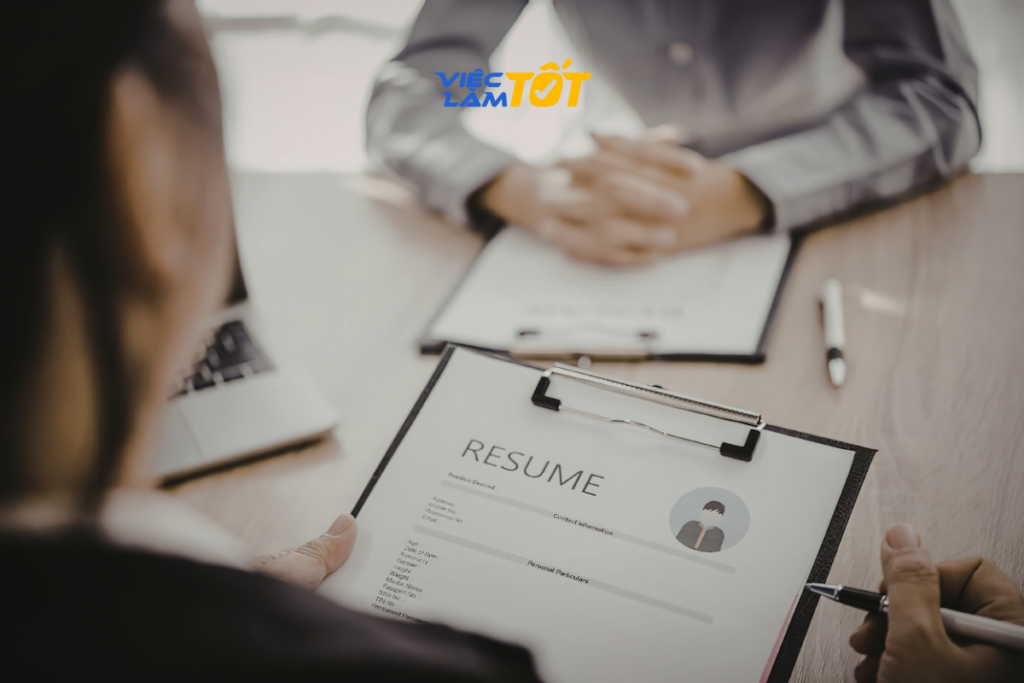 Trang phục nữ giới nên ưu tiên sự thanh lịch và màu sắc nhã nhặn