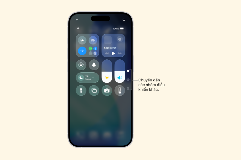 Màn hình chính iPhone với widget và Control Center truy cập nhanh