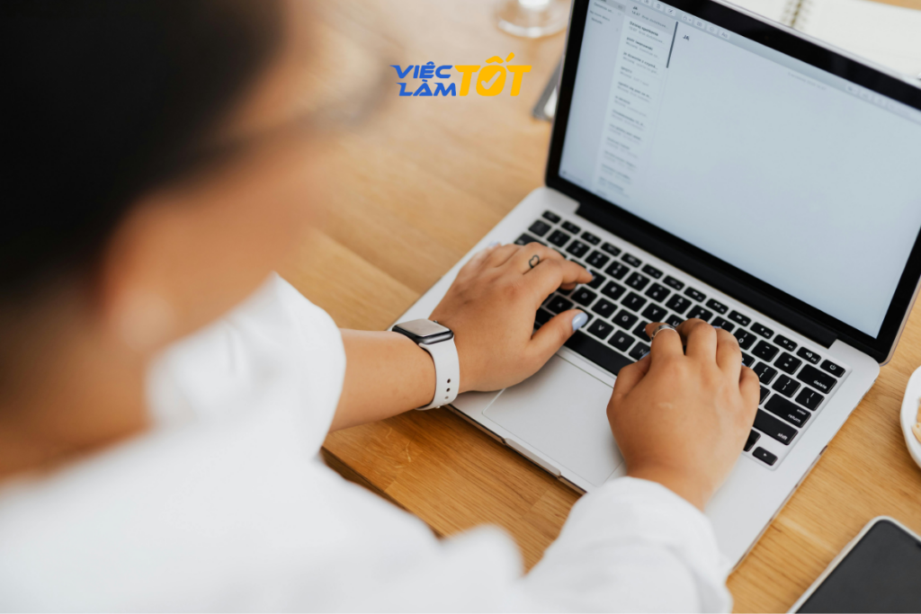 Ngay cả các vị trí lao động phổ thông, một email gửi CV lịch sự vẫn là lợi thế lớn