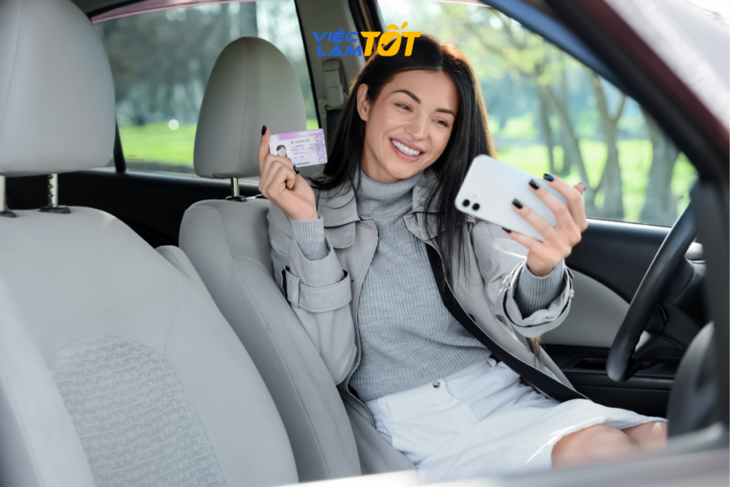 Tài xế ô tô làm việc chuyên nghiệp