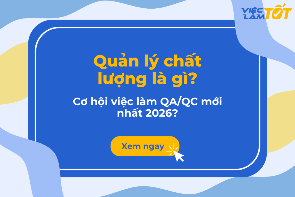 Nhân viên QA/QC đang kiểm tra sản phẩm trên dây chuyền sản xuất