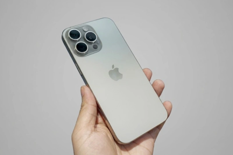 iPhone 15 Pro Max vượt trội hơn hẳn so với hầu hết các dòng máy nhỏ gọn khác của Apple