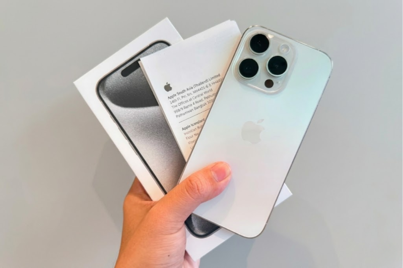 iPhone 15 Pro Max màu Titan trắng tinh khiết 
