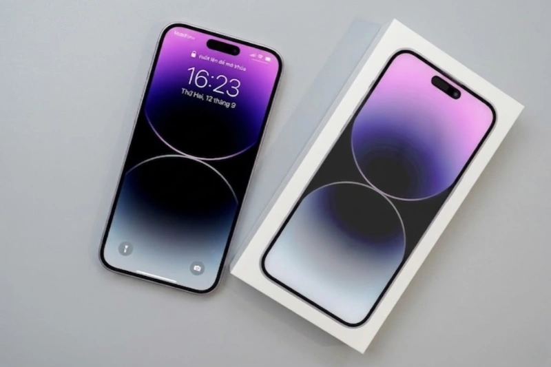 iPhone 14 Pro hiển thị rõ mờ ngay cả khi đang đứng dưới trời nắng gắt