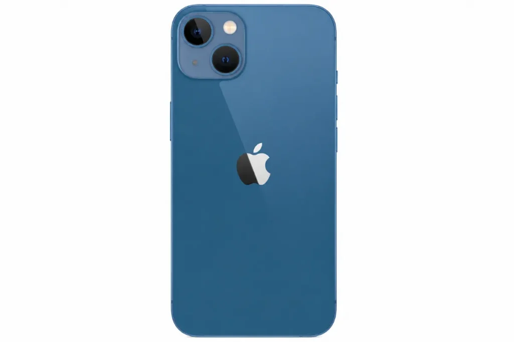 màu xanh dương trên iPhone 13 mang sắc thái đậm hơn và trầm hơn so với màu xanh trên thế hệ tiền nhiệm