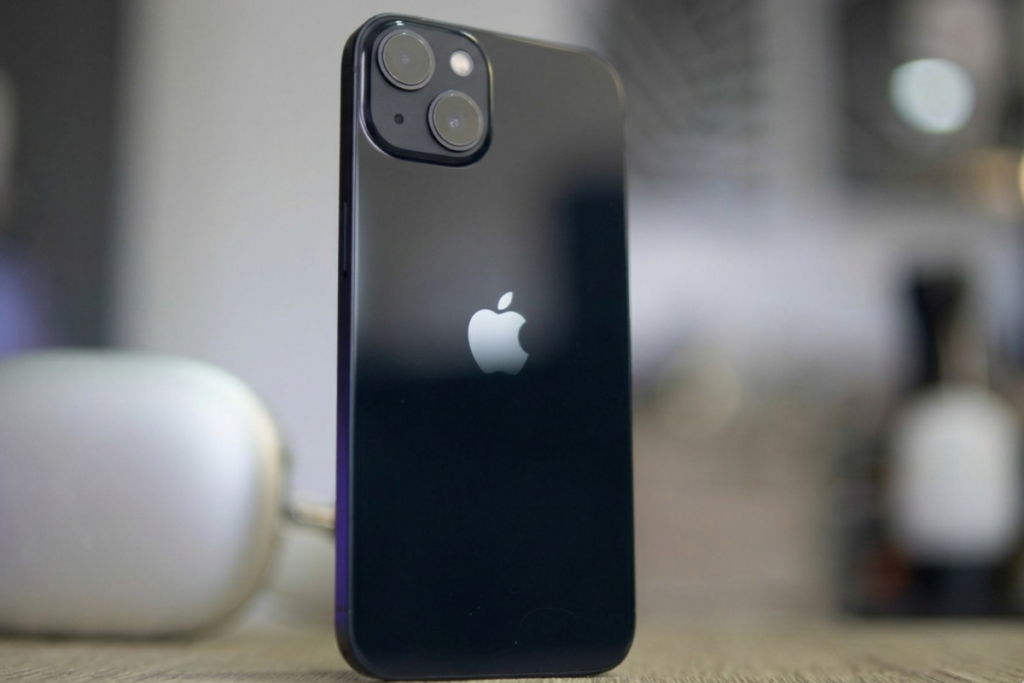 iPhone 13 mini màu Đen hợp mệnh gì?