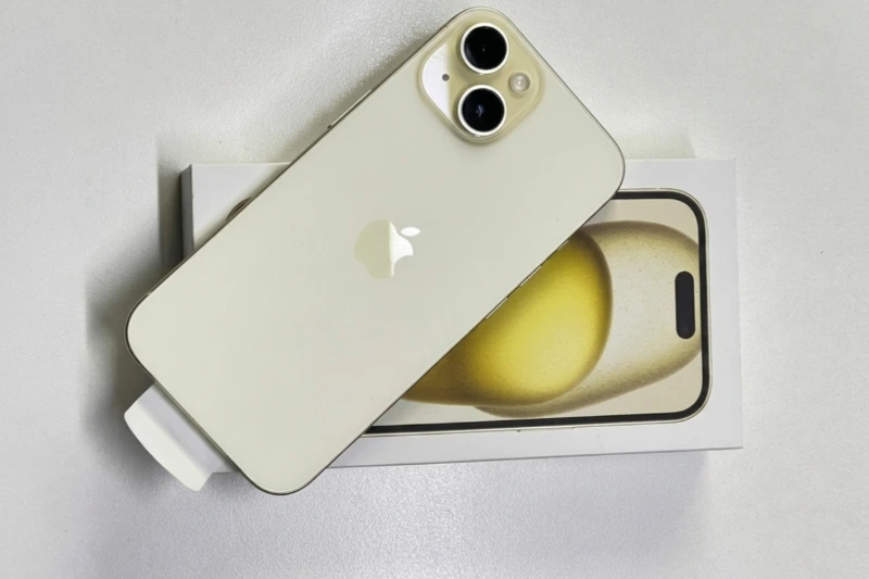 iPhone 15 màu Vàng hợp mệnh Mộc và mệnh Kim